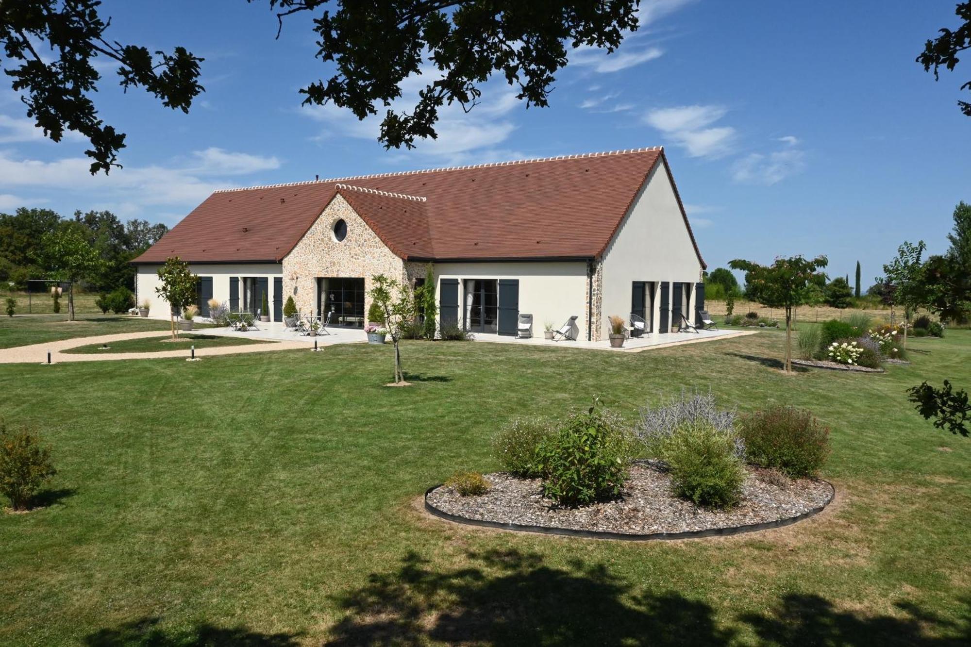 Aux 3 Forets Bizeneuille Exterior photo