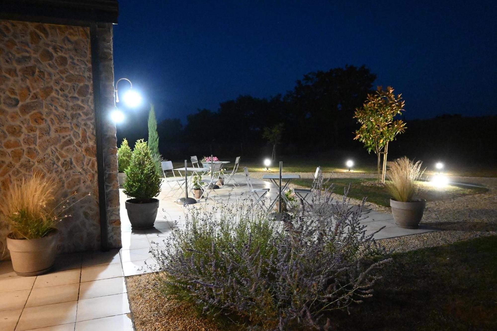 Aux 3 Forets Bizeneuille Exterior photo