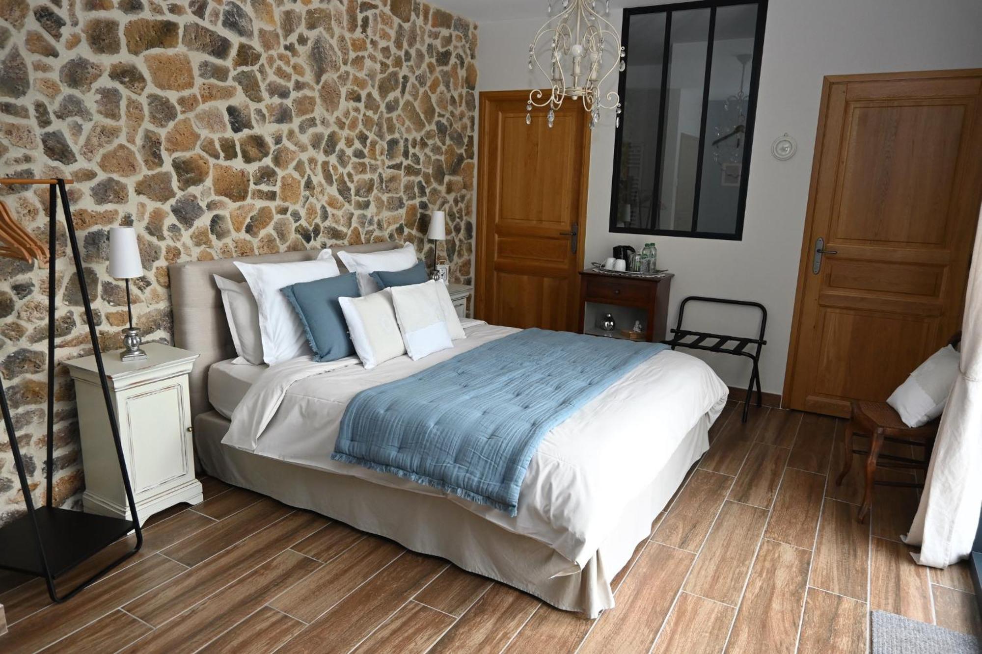 Aux 3 Forets Bizeneuille Exterior photo